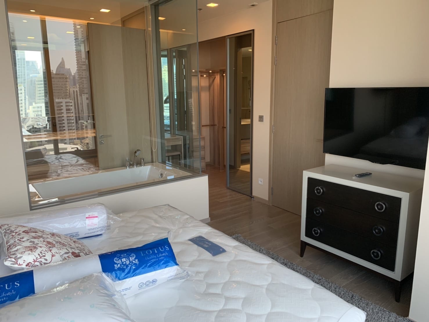 2 Bedrooms, 2 Bathrooms 73sqm size at The ESSE Asoke For Rent 75,000 THB/Month