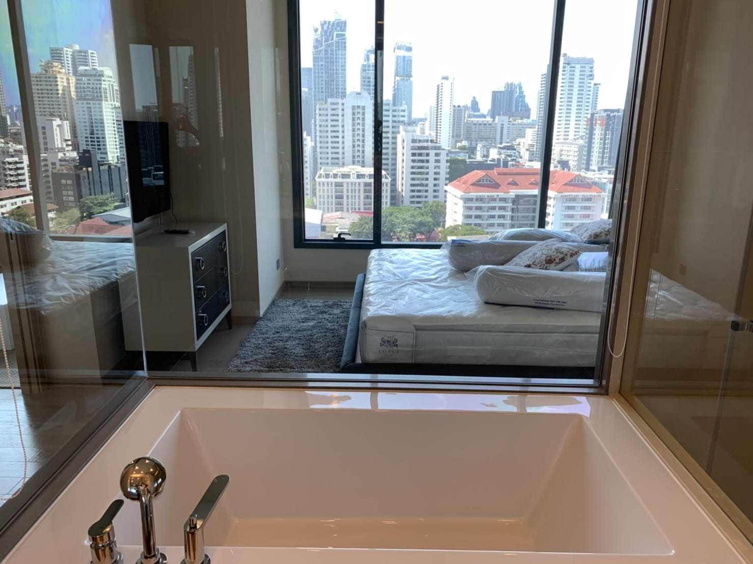 2 Bedrooms, 2 Bathrooms 73sqm size at The ESSE Asoke For Rent 75,000 THB/Month