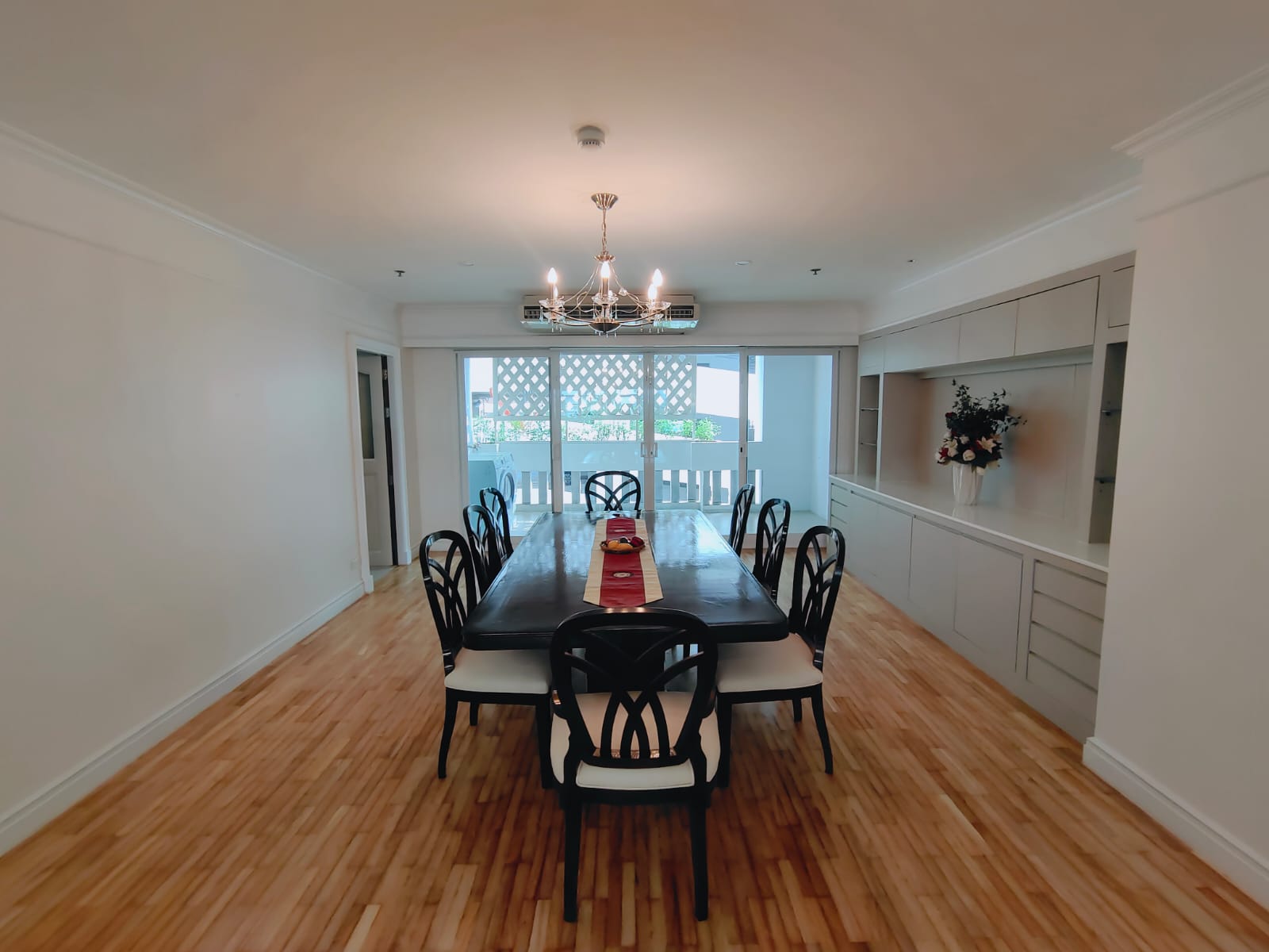 3 Bedrooms, 3 Bathrooms 450sqm size 3rd Flr at G.M. Tower For Rent 180,000 THB/Month