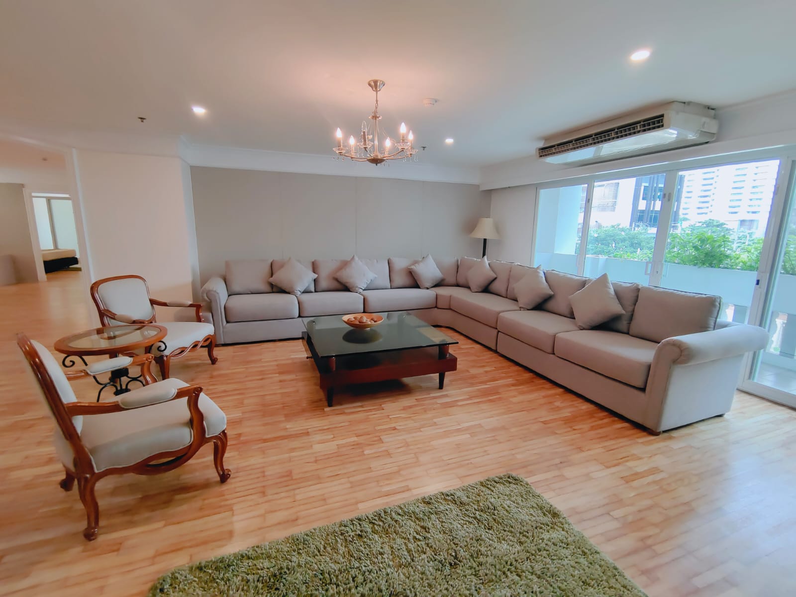 3 Bedrooms, 3 Bathrooms 450sqm size 3rd Flr at G.M. Tower For Rent 180,000 THB/Month