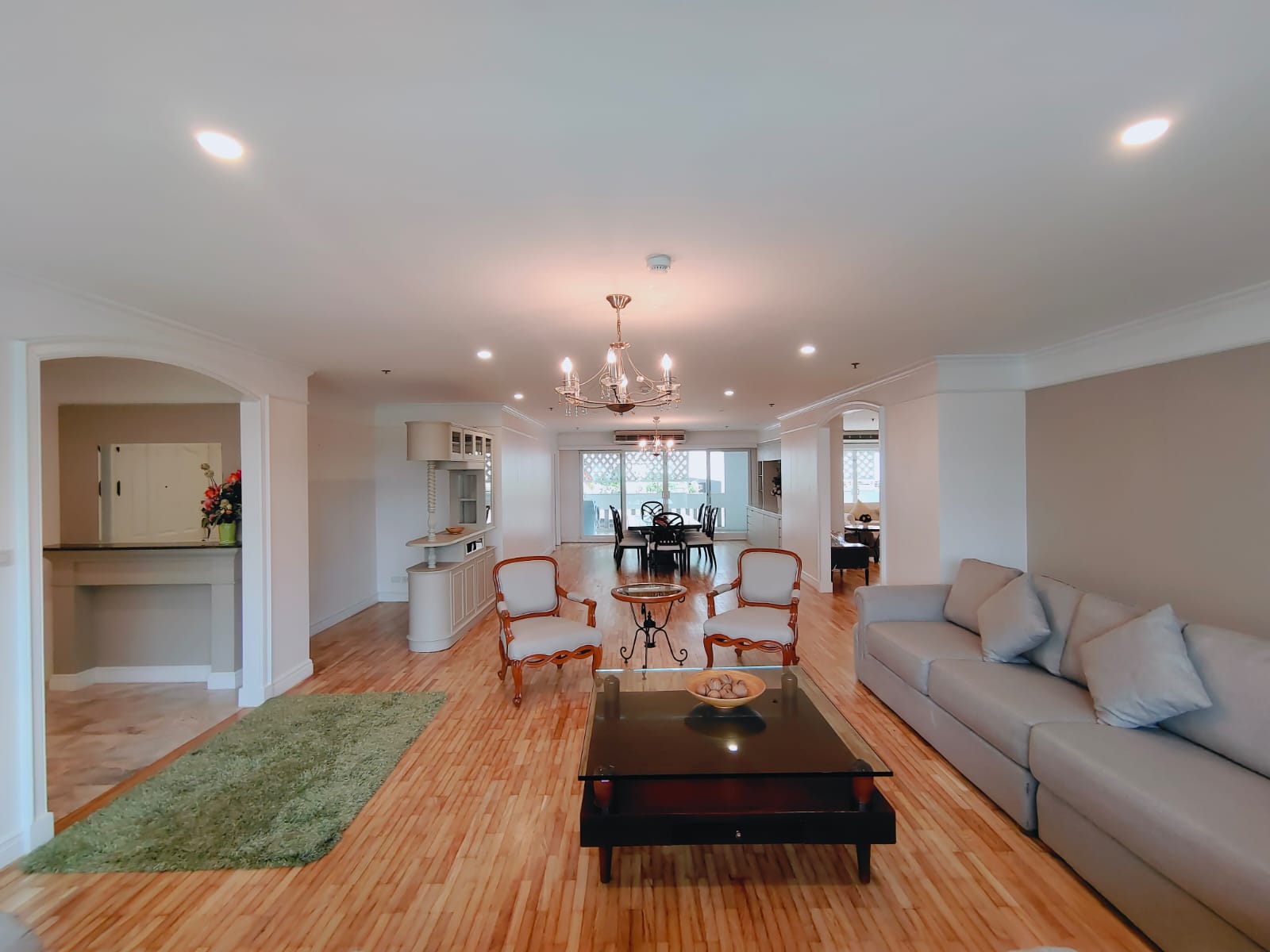 3 Bedrooms, 3 Bathrooms 450sqm size 3rd Flr at G.M. Tower For Rent 180,000 THB/Month