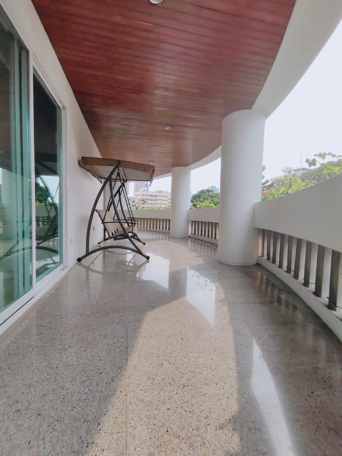 3 Bedrooms, 3 Bathrooms 450sqm size 3rd Flr at G.M. Tower For Rent 180,000 THB/Month
