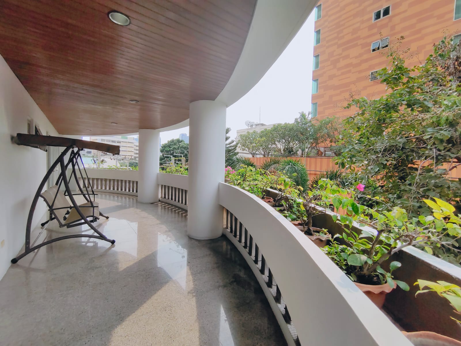 3 Bedrooms, 3 Bathrooms 450sqm size 3rd Flr at G.M. Tower For Rent 180,000 THB/Month