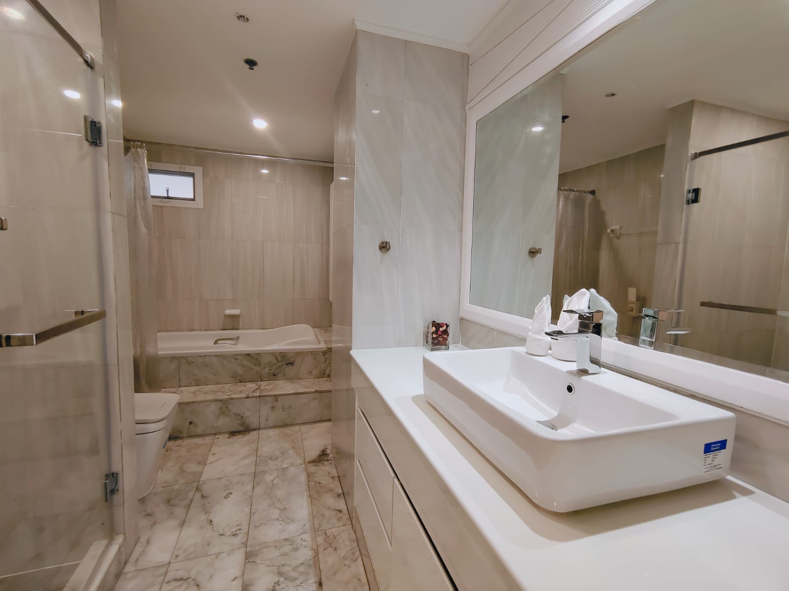 3 Bedrooms, 3 Bathrooms 450sqm size 3rd Flr at G.M. Tower For Rent 180,000 THB/Month