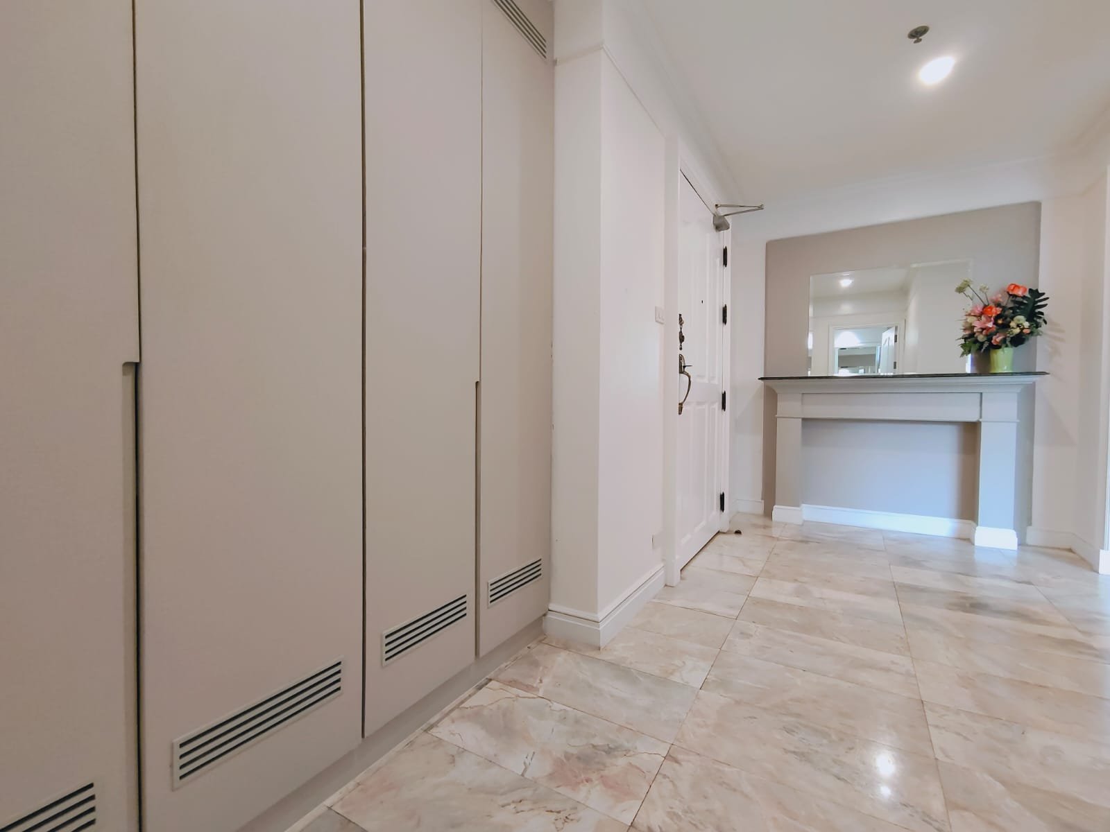 3 Bedrooms, 3 Bathrooms 450sqm size 3rd Flr at G.M. Tower For Rent 180,000 THB/Month