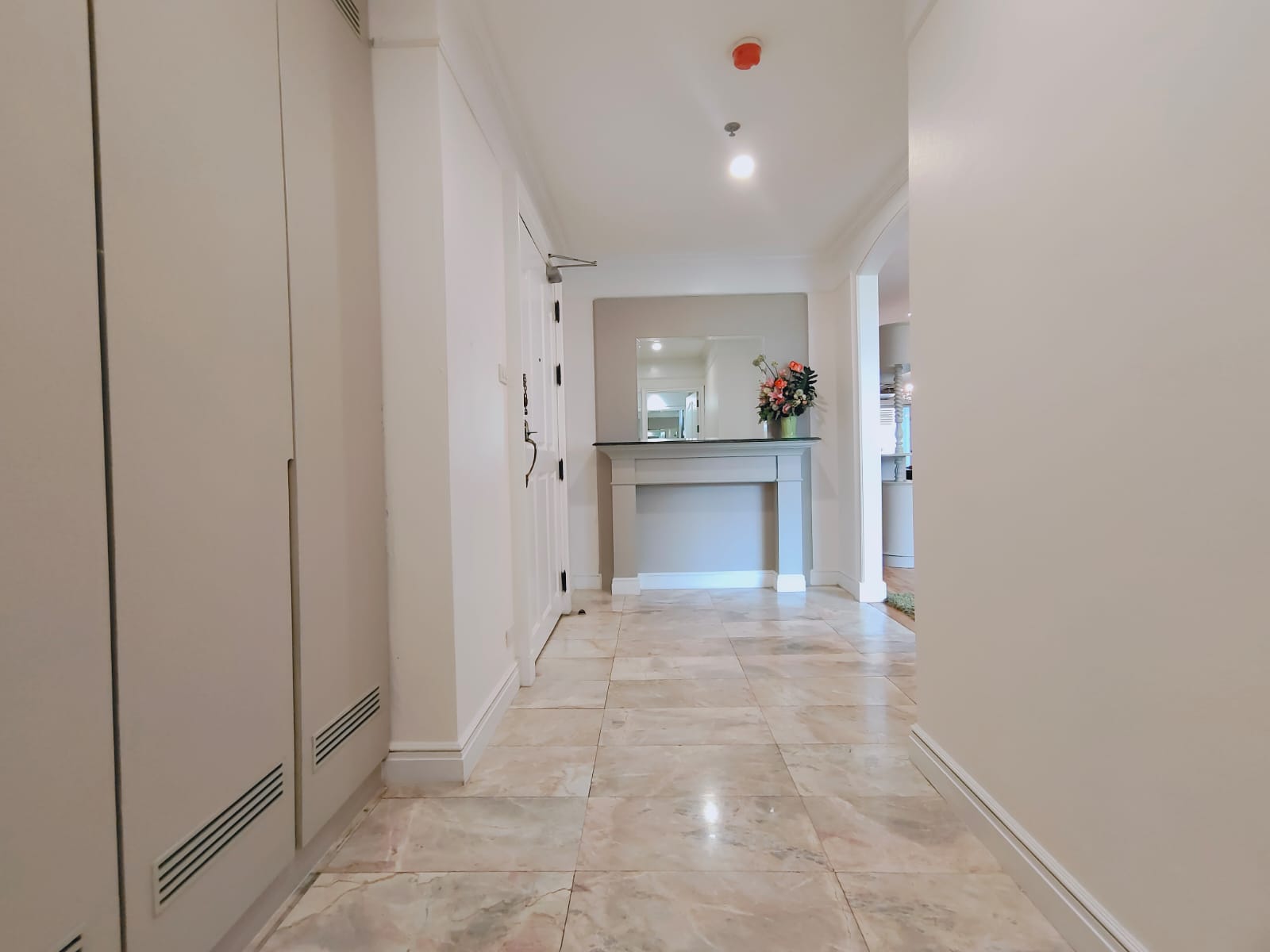 3 Bedrooms, 3 Bathrooms 450sqm size 3rd Flr at G.M. Tower For Rent 180,000 THB/Month