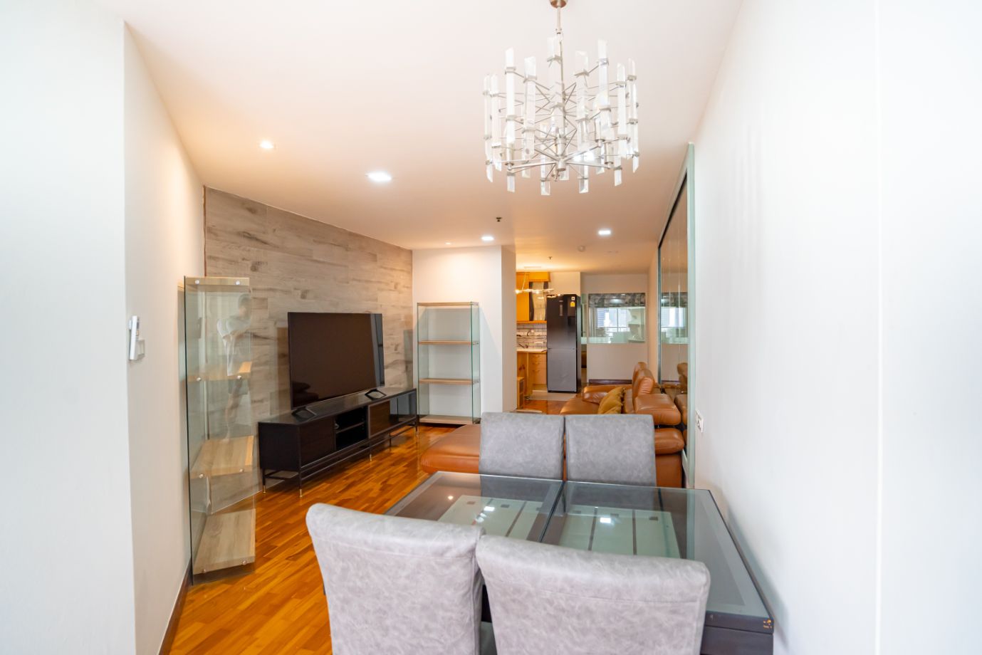 2 Bedrooms, 2 Bathrooms 83sqm size 14th Flr at The Waterford Diamond For Rent 45,000/Month