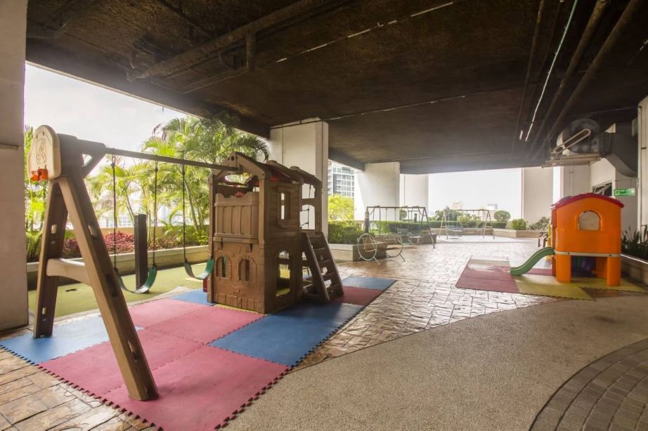 2 Bedrooms, 2 Bathrooms 83sqm size 14th Flr at The Waterford Diamond For Rent 45,000/Month