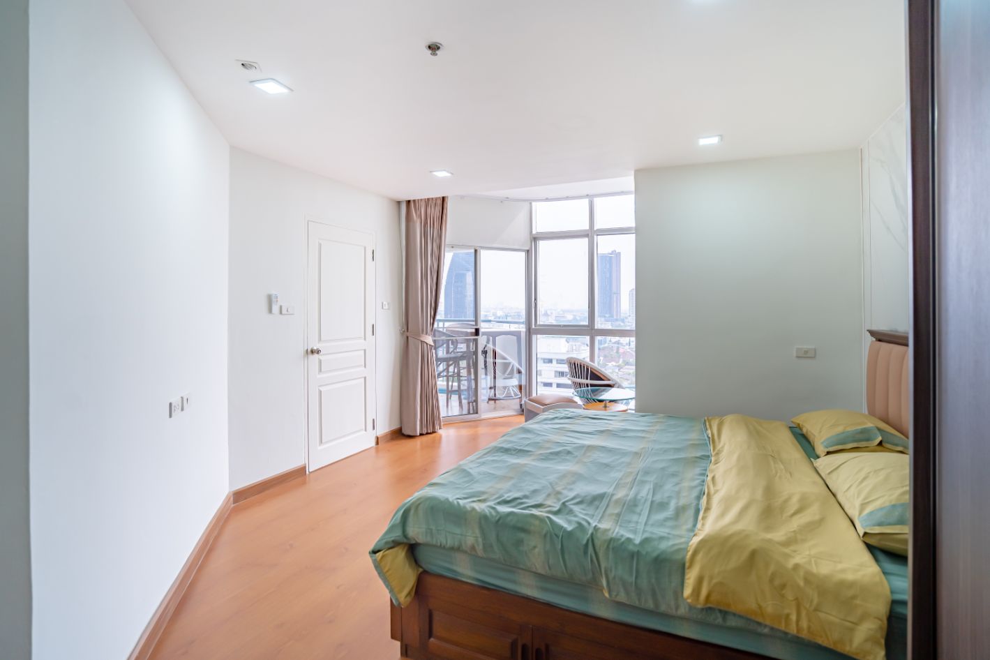 2 Bedrooms, 2 Bathrooms 83sqm size 14th Flr at The Waterford Diamond For Rent 45,000/Month