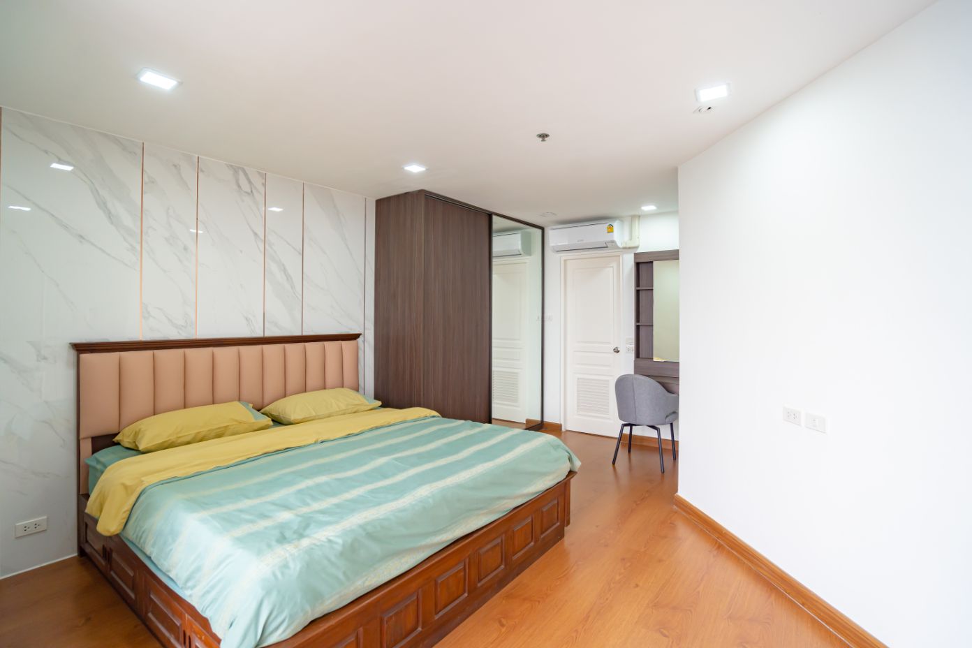 2 Bedrooms, 2 Bathrooms 83sqm size 14th Flr at The Waterford Diamond For Rent 45,000/Month