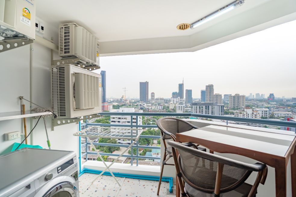 2 Bedrooms, 2 Bathrooms 83sqm size 14th Flr at The Waterford Diamond For Rent 45,000/Month