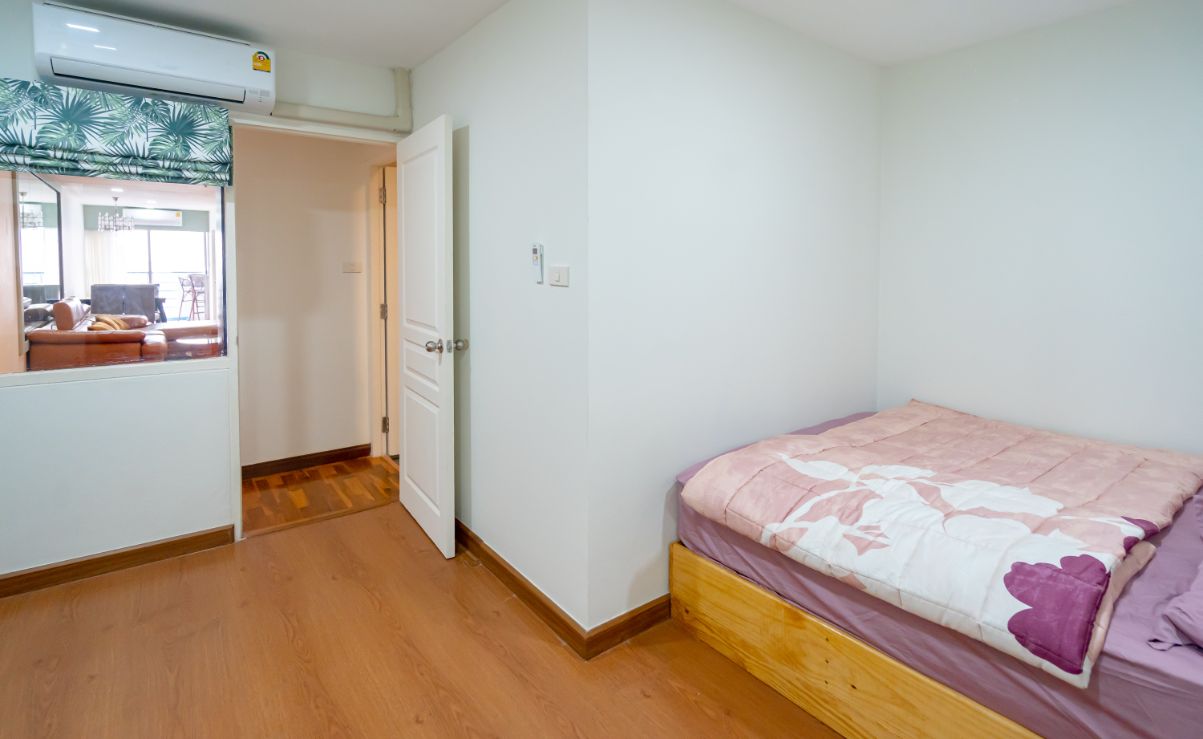 2 Bedrooms, 2 Bathrooms 83sqm size 14th Flr at The Waterford Diamond For Rent 45,000/Month
