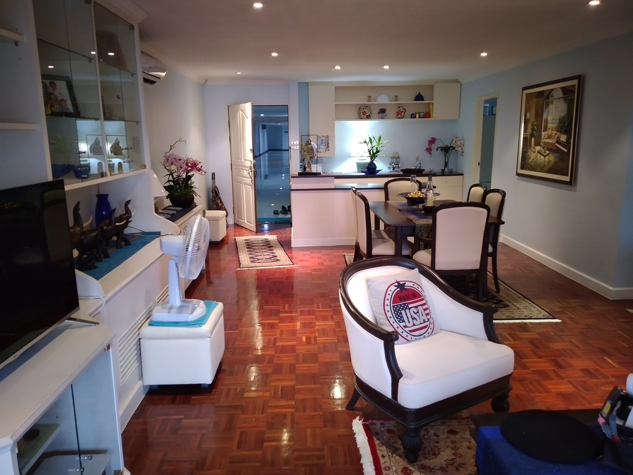 3 Bedrooms, 2 Bathrooms 140sqm size 7th Flr at D.S. Tower 2 For Rent 45,000/Month