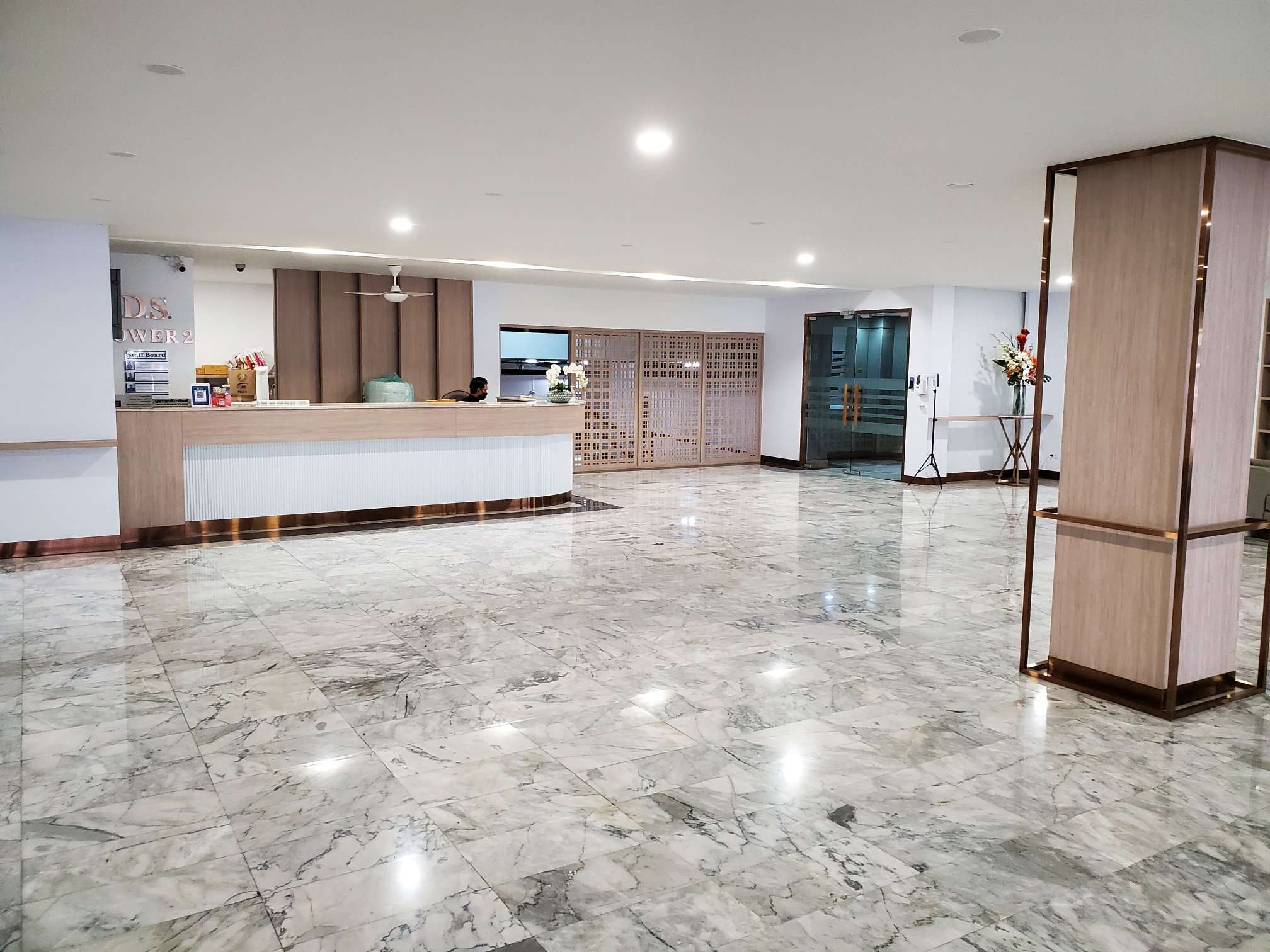 3 Bedrooms, 2 Bathrooms 140sqm size 7th Flr at D.S. Tower 2 For Rent 45,000/Month
