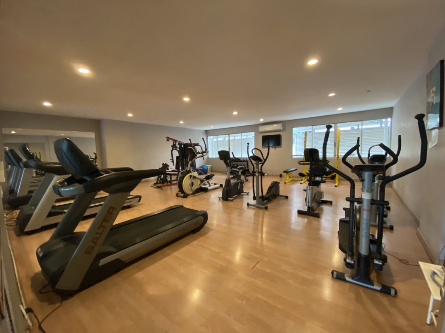 3 Bedrooms, 2 Bathrooms 140sqm size 7th Flr at D.S. Tower 2 For Rent 45,000/Month