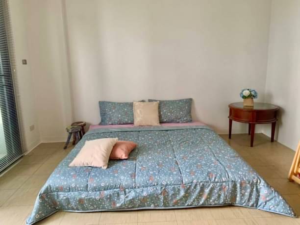 3 Bedrooms, 3 Bathrooms + Maids Room 200sqm size at Kiarti Thanee City Mansion For Rent 50,000/Month