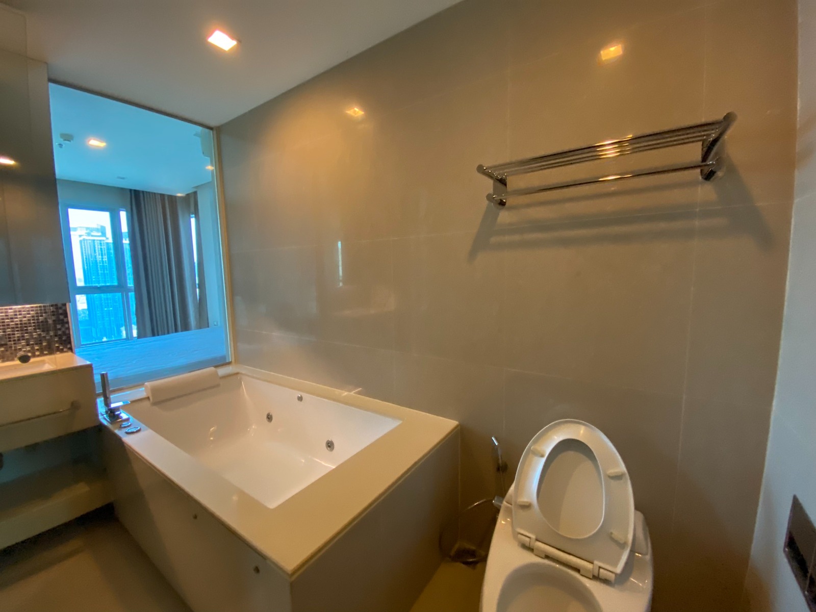 2 Bedrooms, 2 Bathrooms 65sqm size at The Address Asoke For Rent 30,000/Month