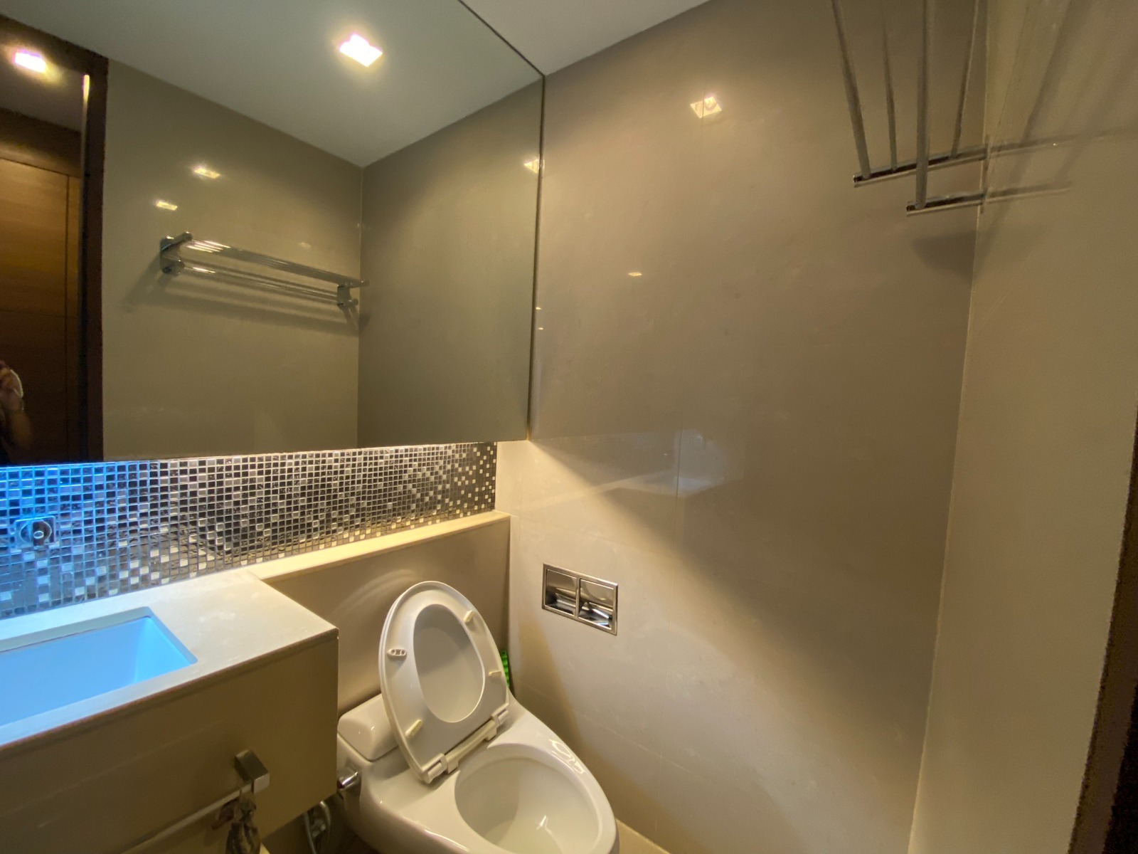 2 Bedrooms, 2 Bathrooms 65sqm size at The Address Asoke For Rent 30,000/Month