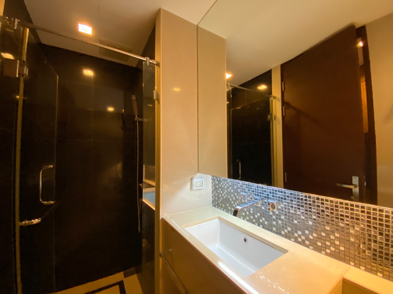 2 Bedrooms, 2 Bathrooms 65sqm size at The Address Asoke For Rent 30,000/Month