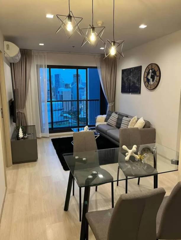 2 Bedrooms, 2 Bathrooms 63sqm size 25th Flr at Life One Wireless For Rent 50,000/Month