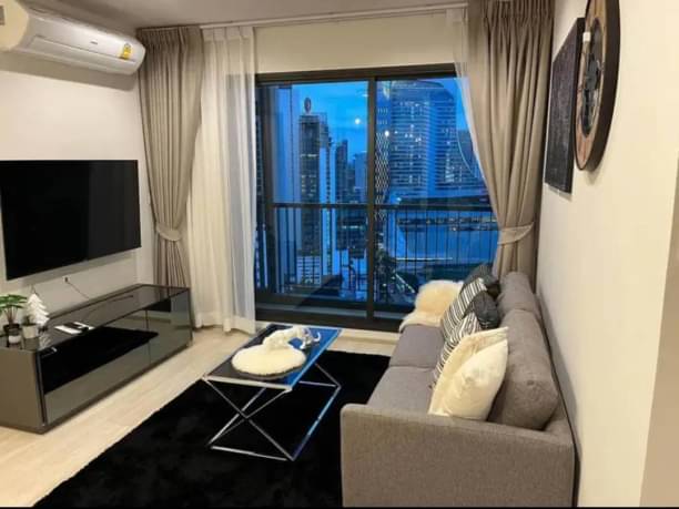 2 Bedrooms, 2 Bathrooms 63sqm size 25th Flr at Life One Wireless For Rent 50,000/Month