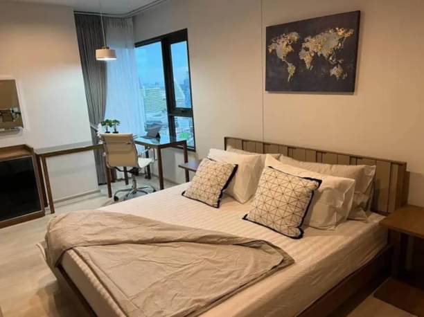 2 Bedrooms, 2 Bathrooms 63sqm size 25th Flr at Life One Wireless For Rent 50,000/Month