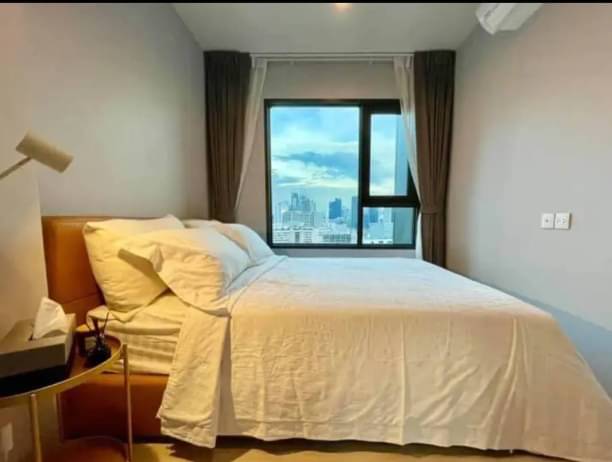 2 Bedrooms, 2 Bathrooms 63sqm size 25th Flr at Life One Wireless For Rent 50,000/Month