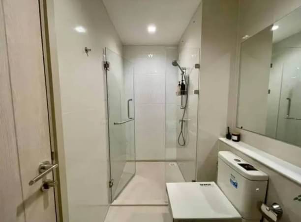 2 Bedrooms, 2 Bathrooms 63sqm size 25th Flr at Life One Wireless For Rent 50,000/Month