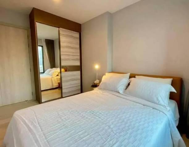 2 Bedrooms, 2 Bathrooms 63sqm size 25th Flr at Life One Wireless For Rent 50,000/Month