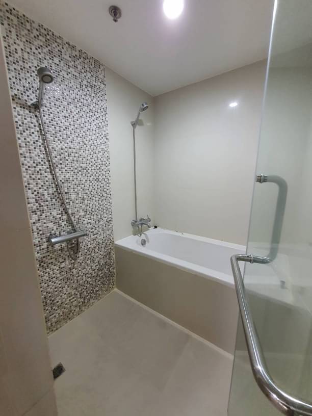 2 Bedrooms, 2 Bathrooms 115sqm size 12th Flr at The Rajdam For Rent 67,000/Month