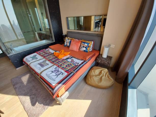 1 Bedroom, 1 Bathroom 47sqm size 47th Floor at The Esse Asoke For Rent 40,000