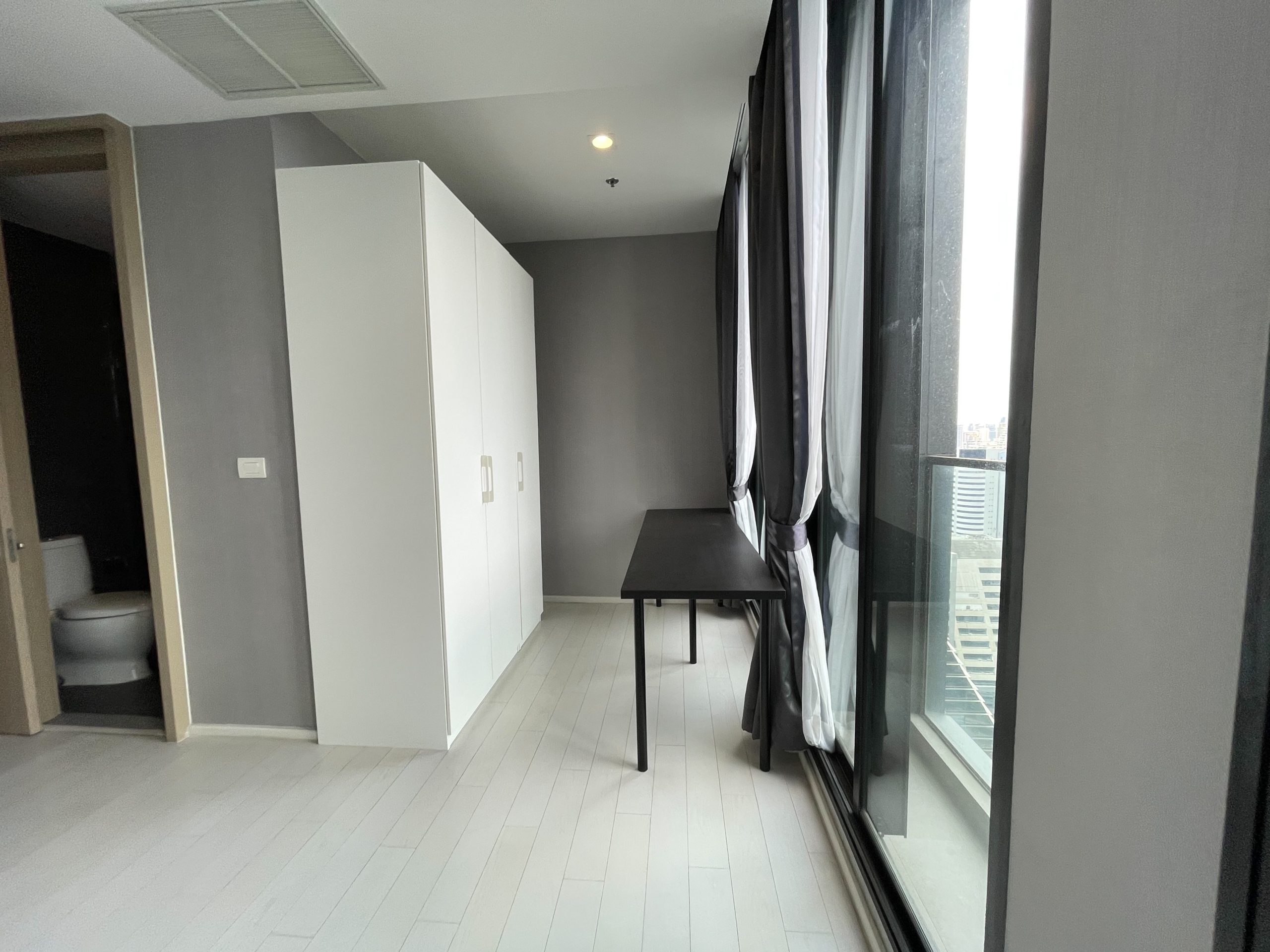 2 Bedrooms, 2 Bathrooms 65sqm size 33rd Flr at Noble Ploenchit For Rent 55,000/Month