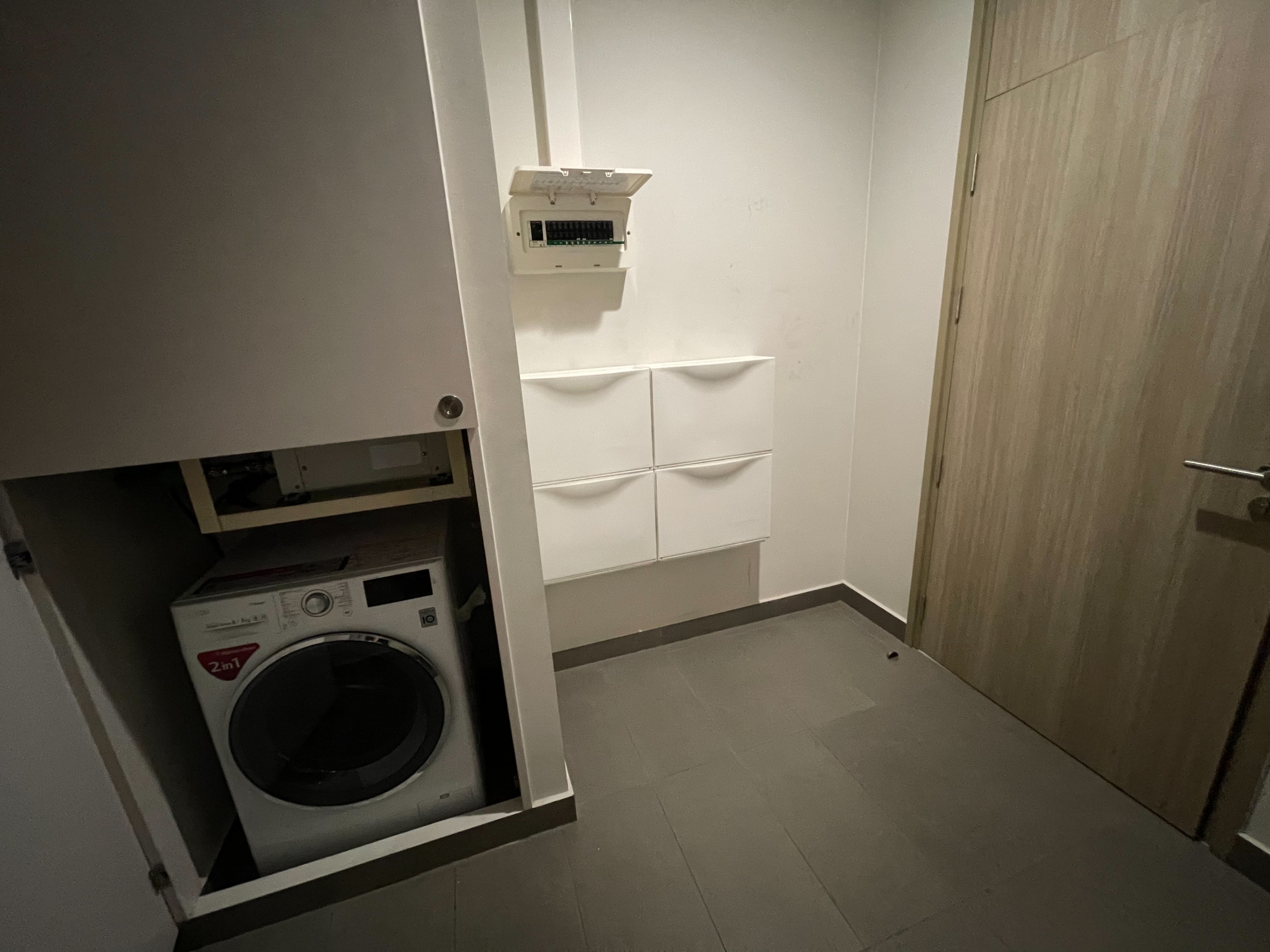 2 Bedrooms, 2 Bathrooms 65sqm size 33rd Flr at Noble Ploenchit For Rent 55,000/Month