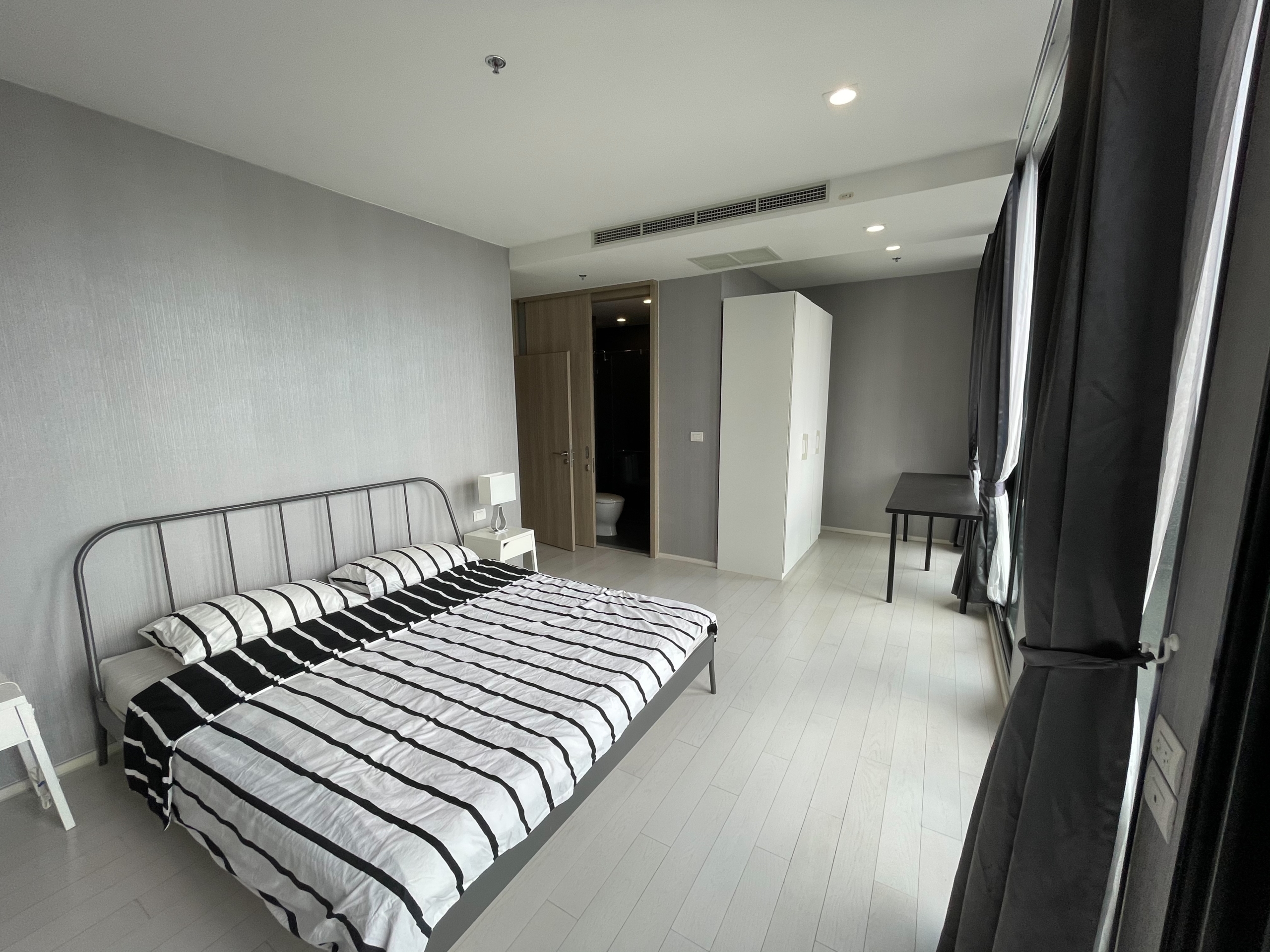 2 Bedrooms, 2 Bathrooms 65sqm size 33rd Flr at Noble Ploenchit For Rent 55,000/Month