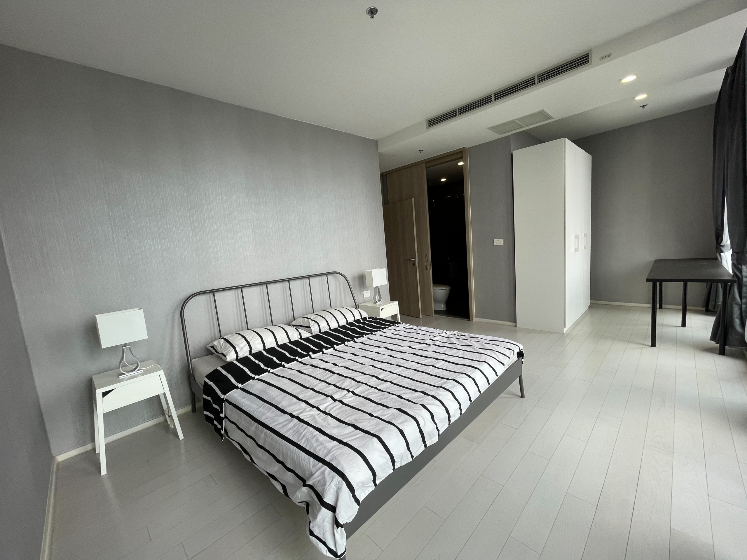 2 Bedrooms, 2 Bathrooms 65sqm size 33rd Flr at Noble Ploenchit For Rent 55,000/Month