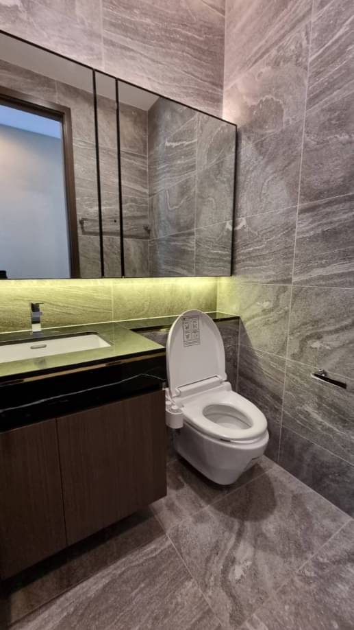 2 Bedrooms, 2 Bathrooms 72sqm size 10th Flr at The ESSE Sukhumvit 36 For Rent 70,000/Month