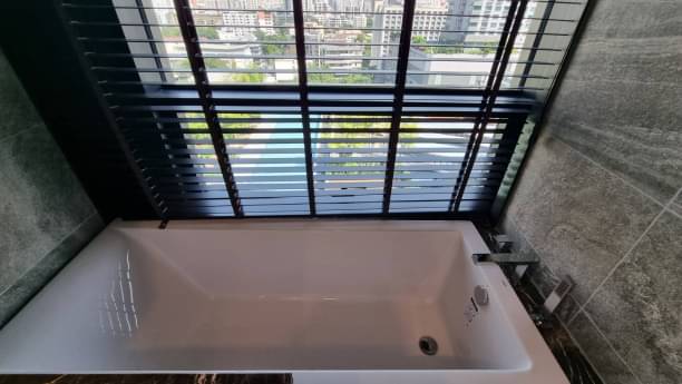 2 Bedrooms, 2 Bathrooms 72sqm size 10th Flr at The ESSE Sukhumvit 36 For Rent 70,000/Month