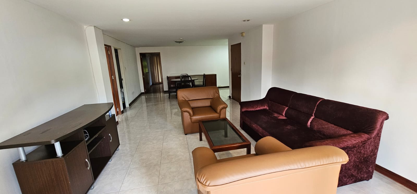 2 Bedrooms, 2 Bathrooms 100sqm size at Lin Court For Rent 30,000/Month