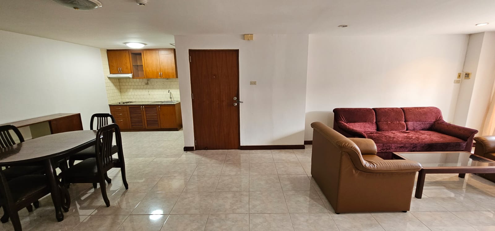 2 Bedrooms, 2 Bathrooms 100sqm size at Lin Court For Rent 30,000/Month