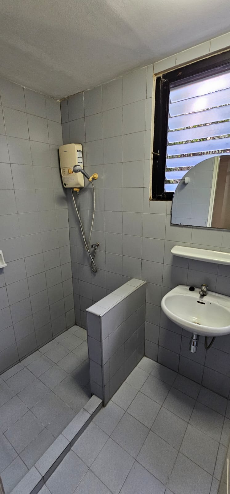 2 Bedrooms, 2 Bathrooms 100sqm size at Lin Court For Rent 30,000/Month