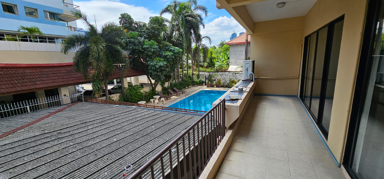2 Bedrooms, 2 Bathrooms 100sqm size at Lin Court For Rent 30,000/Month