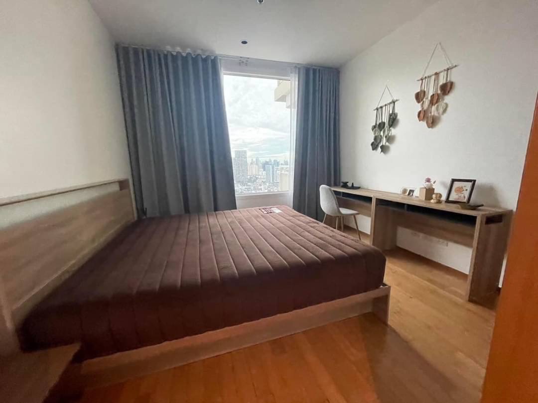 2 Bedrooms, 2 Bathrooms 100sqm size at The Empire Place For Rent 52,000/Month