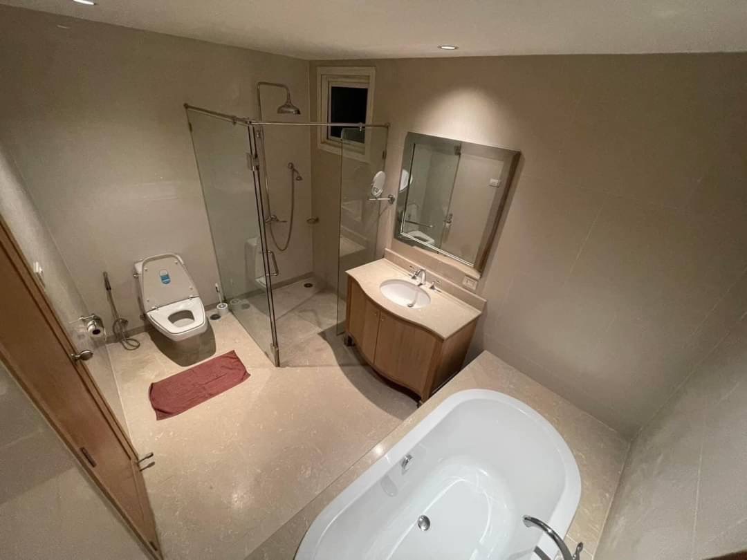 2 Bedrooms, 2 Bathrooms 100sqm size at The Empire Place For Rent 52,000/Month