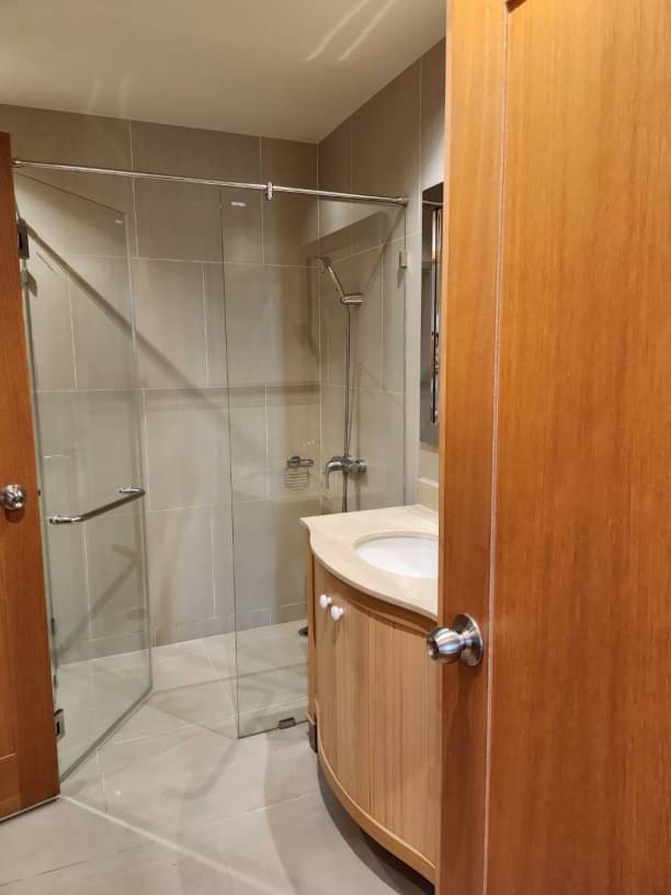 2 Bedrooms, 2 Bathrooms 100sqm size 14th Flr at The Empire Place For Rent 50,000/Month