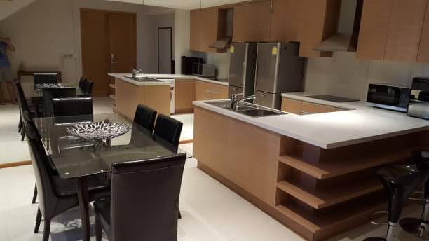 1 Bedroom, 1Bathroom 90sqm size 9th Flr at The Emporio Place For Rent 60,000/Month