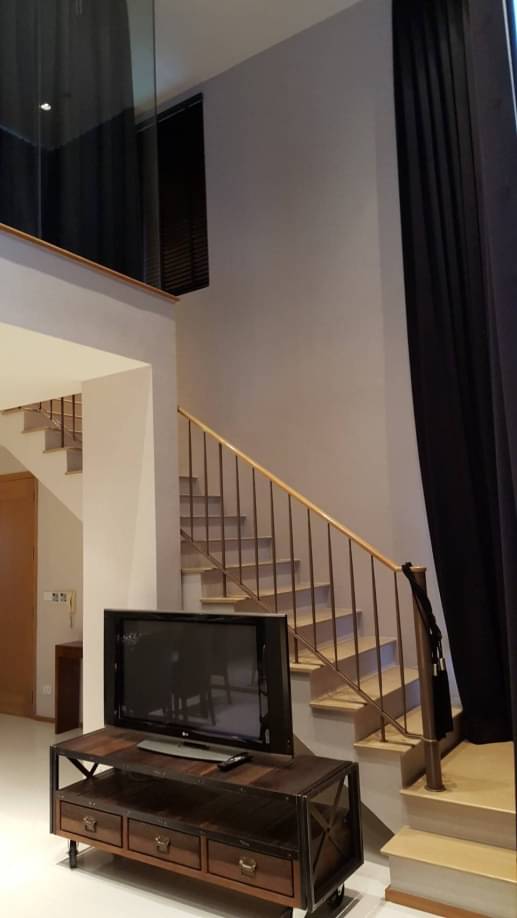 1 Bedroom, 1Bathroom 90sqm size 9th Flr at The Emporio Place For Rent 60,000/Month