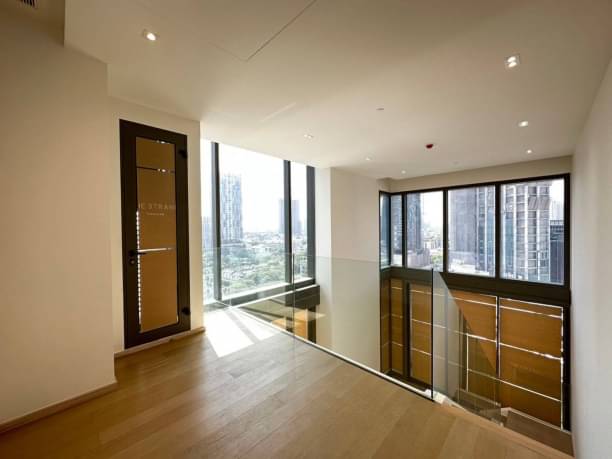 2 Bedrooms, 2 Bathrooms 111sqm size 12th Flr at The Strand Thonglor For Sale 45,350,000