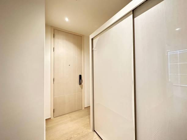2 Bedrooms, 2 Bathrooms 111sqm size 12th Flr at The Strand Thonglor For Sale 45,350,000
