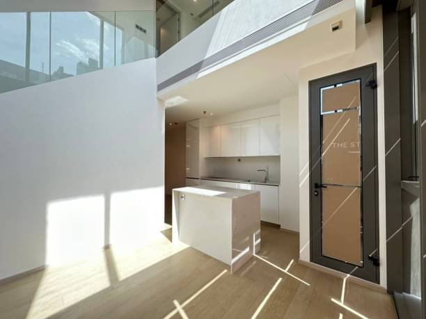 2 Bedrooms, 2 Bathrooms 111sqm size 12th Flr at The Strand Thonglor For Sale 45,350,000
