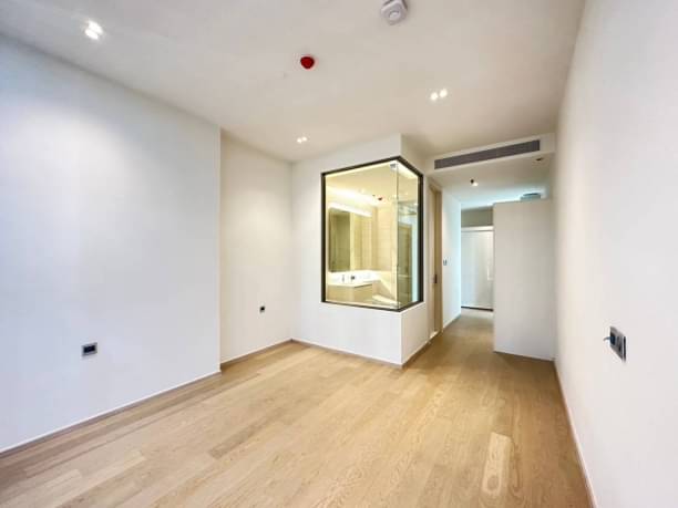 2 Bedrooms, 2 Bathrooms 111sqm size 12th Flr at The Strand Thonglor For Sale 45,350,000